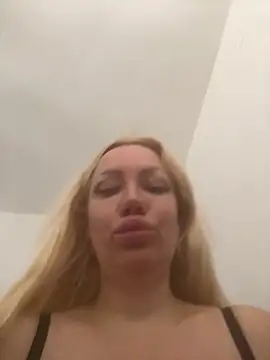Snapshot of SofiaJoy chatting on May 9, 2026, 11:24 am SofiaJoy online show from May 9, 2026, 11:24 am