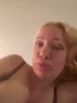 Snapshot of SofiaJoy chatting on April 30, 2026, 8:49 pm SofiaJoy online show from April 30, 2026, 8:49 pm