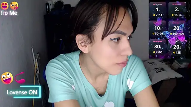 Snapshot of arianablue69 chatting on March 12, 2025, 2:45 pm arianablue69 online show from March 12, 2025, 2:45 pm