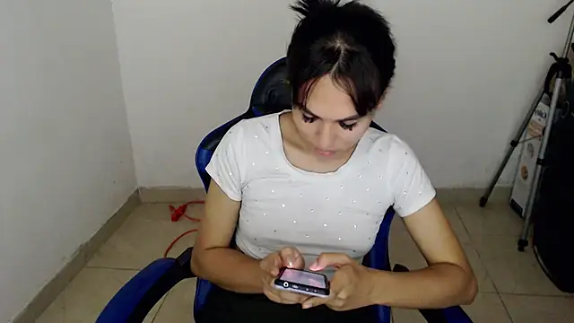 Snapshot of arianablue69 chatting on February 5, 2025, 12:17 pm arianablue69 online show from February 5, 2025, 12:17 pm
