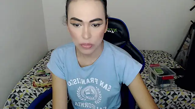 Snapshot of arianablue69 chatting on February 24, 2025, 9:43 am arianablue69 online show from February 24, 2025, 9:43 am