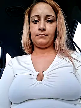 Snapshot of Alina03210 chatting on March 4, 2025, 3:37 pm Alina03210 online show from March 4, 2025, 3:37 pm