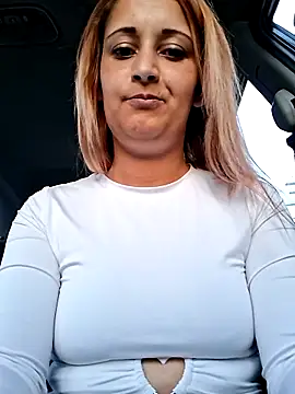 Snapshot of Alina03210 chatting on March 9, 2025, 4:44 pm Alina03210 online show from March 9, 2025, 4:44 pm