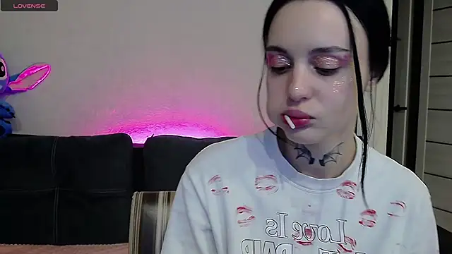 TeaAlen online show from December 13, 2024, 5:10 pm