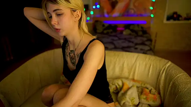 Snapshot of Allison_Cuty chatting on February 13, 2025, 2:12 am Allison Cuty online show from February 13, 2025, 2:12 am