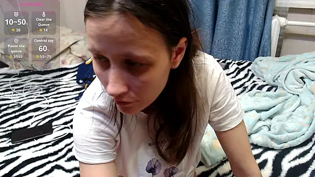 alisacucumber online show from November 25, 2025, 1:22 pm