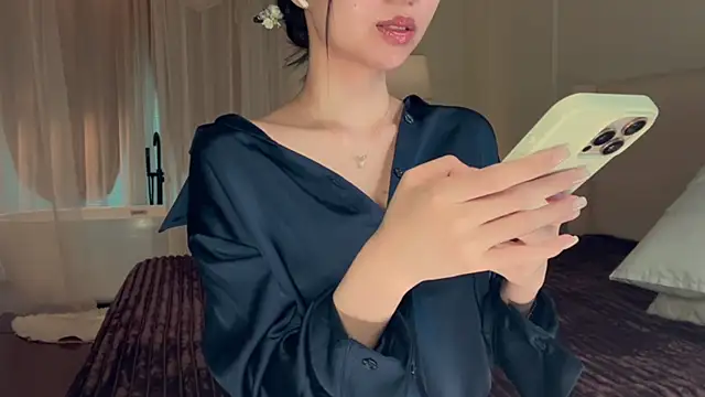 Snapshot of IsMiMi chatting on March 10, 2026, 2:04 am IsMiMi online show from March 10, 2026, 2:04 am