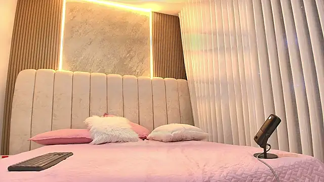 emyli sw  online show from February 25, 2026, 3:07 am