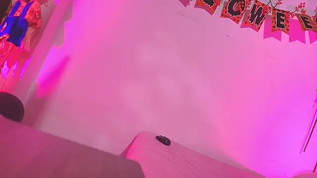 emyli sw  online show from October 25, 2025, 3:17 am