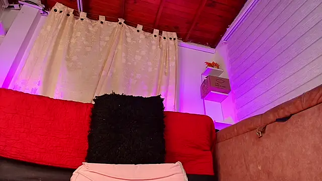 Snapshot of emyli_sw_ chatting on February 8, 2025, 9:35 am emyli sw online show from February 8, 2025, 9:35 am