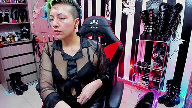 Snapshot of Mistress_Yelena chatting on February 10, 2025, 10:51 pm Mistress Yelena online show from February 10, 2025, 10:51 pm