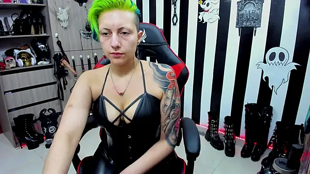 Snapshot of Mistress_Yelena chatting on December 3, 2024, 9:39 pm Mistress Yelena online show from December 3, 2024, 9:39 pm