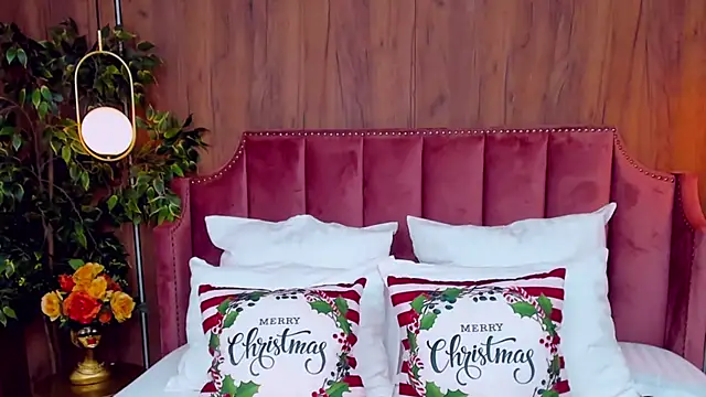 Snapshot of AdoraLynn chatting on December 14, 2024, 9:24 pm AdoraLynn online show from December 14, 2024, 9:24 pm