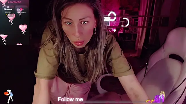 Snapshot of AnnieGOld_ chatting on February 20, 2026, 8:55 pm AnnieGOld online show from February 20, 2026, 8:55 pm