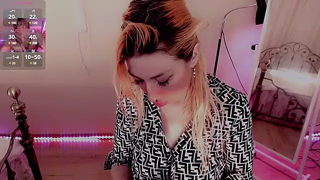 Snapshot of AnnieGOld_ chatting on March 2, 2025, 10:13 pm AnnieGOld online show from March 2, 2025, 10:13 pm