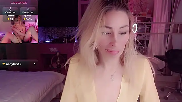 AnnieGOld  online show from January 10, 2026, 11:22 pm