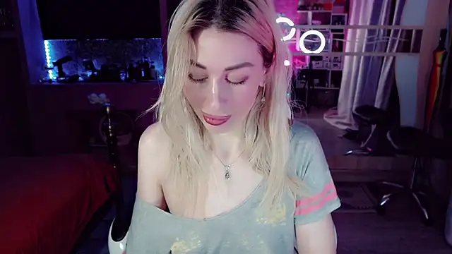 AnnieGOld  online show from December 13, 2025, 11:55 pm