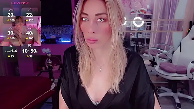 Snapshot of AnnieGOld_ chatting on October 11, 2025, 11:17 pm AnnieGOld online show from October 11, 2025, 11:17 pm