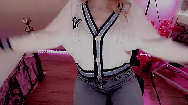 Snapshot of AnnieGOld_ chatting on January 16, 2025, 10:02 pm AnnieGOld online show from January 16, 2025, 10:02 pm