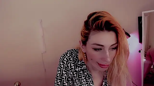 Snapshot of AnnieGOld_ chatting on February 16, 2025, 11:50 pm AnnieGOld online show from February 16, 2025, 11:50 pm