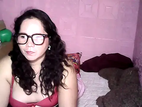 Snapshot of hotpusie_4u chatting on September 26, 2025, 12:01 pm hotpusie 4u online show from September 26, 2025, 12:01 pm