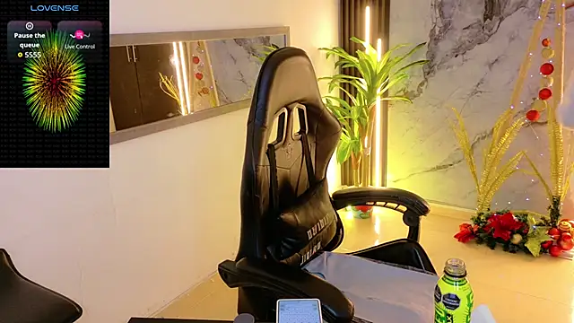 pamelajackson online show from December 3, 2025, 9:36 pm