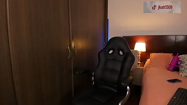 Snapshot of AleJaramillo_ chatting on February 9, 2026, 10:52 pm AleJaramillo online show from February 9, 2026, 10:52 pm