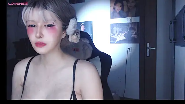 Snapshot of candy_cola chatting on November 1, 2025, 4:12 pm candy cola online show from November 1, 2025, 4:12 pm