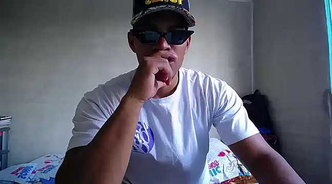 Snapshot of teddyfit19cm chatting on March 5, 2025, 12:33 pm teddyfit19cm online show from March 5, 2025, 12:33 pm