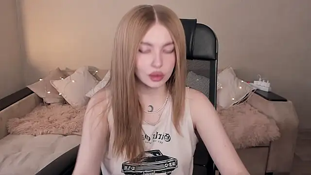 Snapshot of ViolettaLopez chatting on February 7, 2025, 11:23 am ViolettaLopez online show from February 7, 2025, 11:23 am