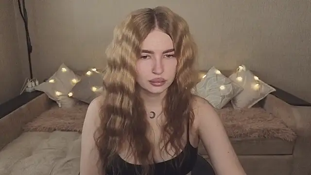 Snapshot of ViolettaLopez chatting on September 24, 2025, 11:17 am ViolettaLopez online show from September 24, 2025, 11:17 am