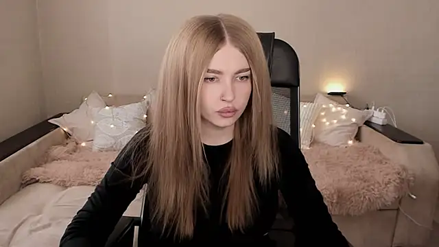 Snapshot of ViolettaLopez chatting on February 16, 2025, 10:21 am ViolettaLopez online show from February 16, 2025, 10:21 am