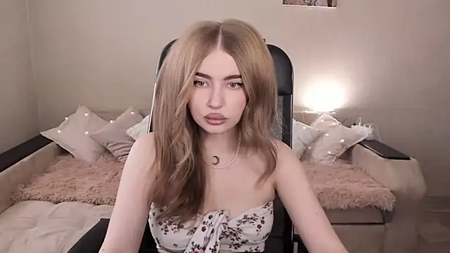 Snapshot of ViolettaLopez chatting on February 23, 2025, 10:17 am ViolettaLopez online show from February 23, 2025, 10:17 am