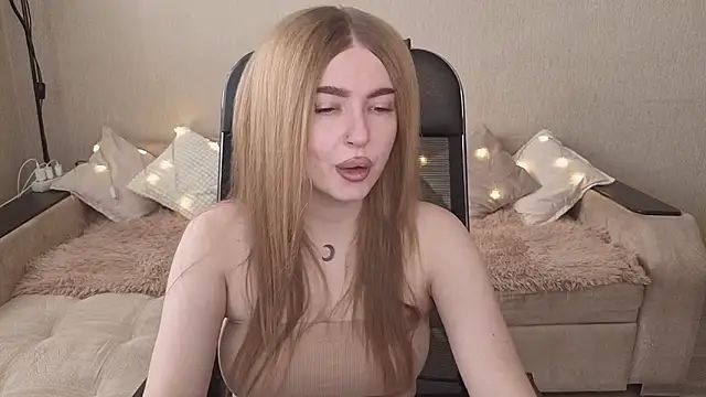 ViolettaLopez online show from October 12, 2025, 9:32 am