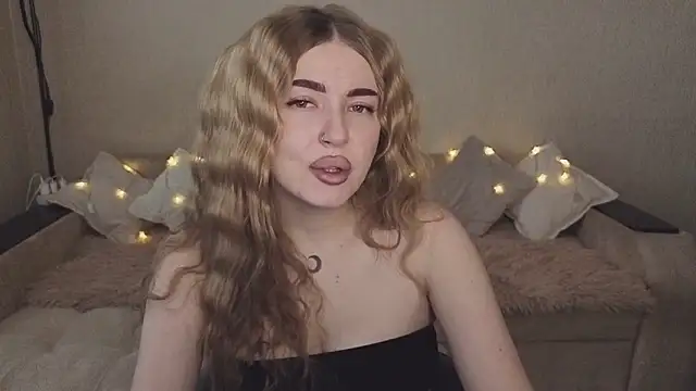 Snapshot of ViolettaLopez chatting on September 30, 2025, 1:28 pm ViolettaLopez online show from September 30, 2025, 1:28 pm