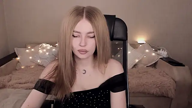 Snapshot of ViolettaLopez chatting on February 15, 2025, 11:28 am ViolettaLopez online show from February 15, 2025, 11:28 am