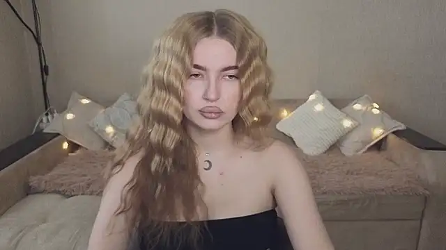 Snapshot of ViolettaLopez chatting on September 10, 2025, 11:20 am ViolettaLopez online show from September 10, 2025, 11:20 am