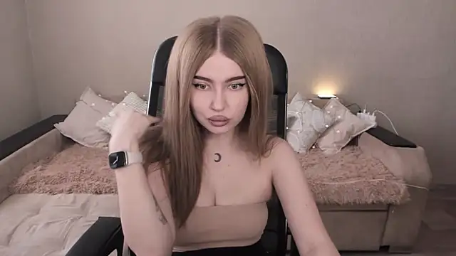 Snapshot of ViolettaLopez chatting on February 24, 2025, 10:37 am ViolettaLopez online show from February 24, 2025, 10:37 am