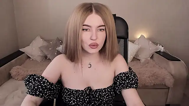 Snapshot of ViolettaLopez chatting on March 10, 2025, 11:23 am ViolettaLopez online show from March 10, 2025, 11:23 am