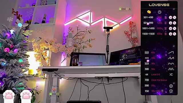 Elena-Marilyn online show from December 22, 2025, 8:31 pm