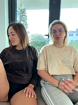 SweeetAlegra online show from December 3, 2025, 9:53 am