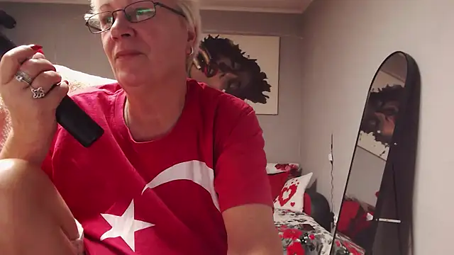 LaylaMilf online show from November 17, 2025, 4:00 pm