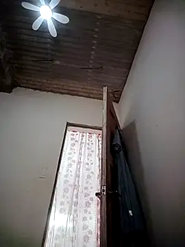 TropicalFlower online show from April 11, 2026, 8:18 am