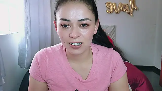 Snapshot of mayhott2 chatting on March 31, 2026, 5:04 pm mayhott2 online show from March 31, 2026, 5:04 pm