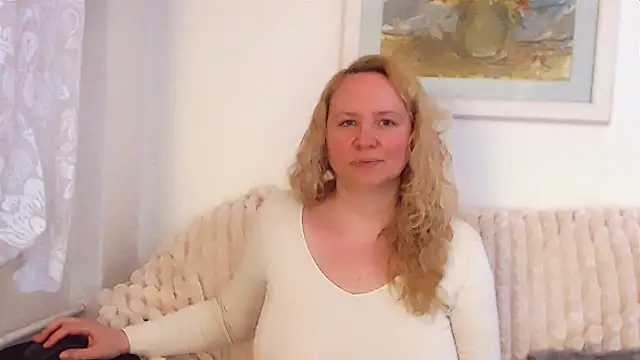 Snapshot of Sarah4you chatting on March 14, 2025, 12:43 am Sarah4you online show from March 14, 2025, 12:43 am