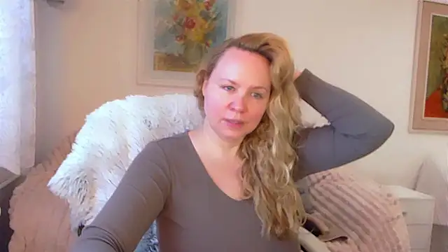 Snapshot of Sarah4you chatting on March 16, 2025, 3:50 pm Sarah4you online show from March 16, 2025, 3:50 pm