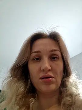 ModelEva online show from March 20, 2025, 3:04 pm