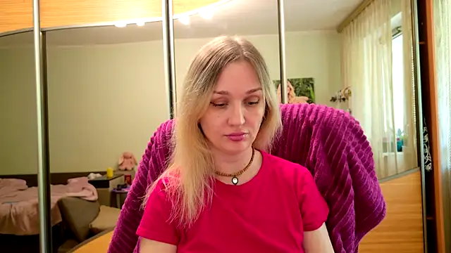 ModelEva online show from May 9, 2026, 10:40 am