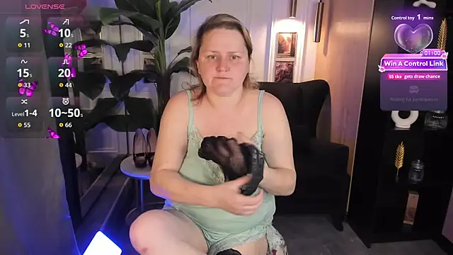 ScarlettSoft online show from May 14, 2026, 5:48 am