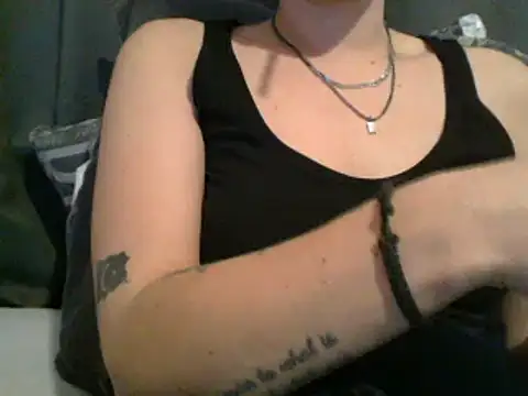 Snapshot of geilmeisje98 chatting on February 22, 2025, 10:40 am geilmeisje98 online show from February 22, 2025, 10:40 am